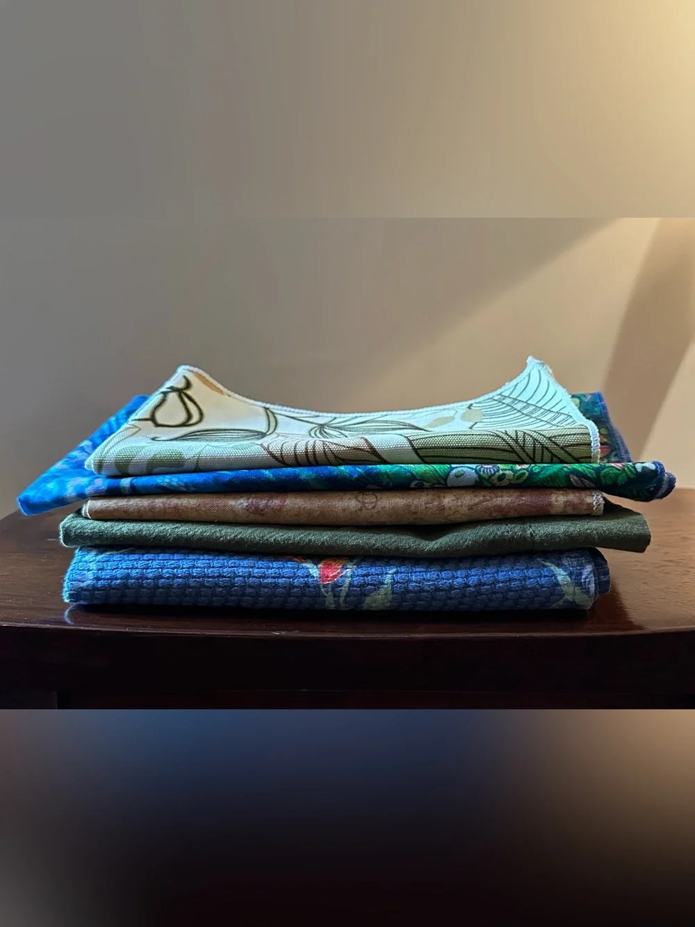 Set of five cloth napkins and hand towels